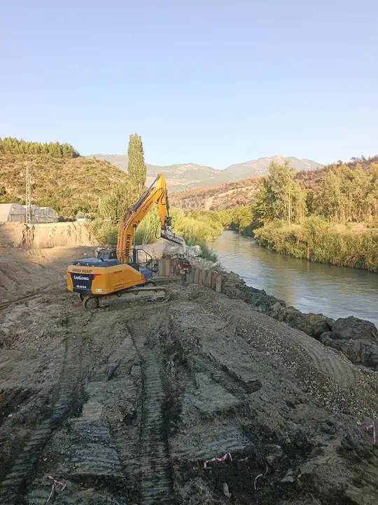 Bursa Palplanş: dere yatağında palplanş tahkimatı