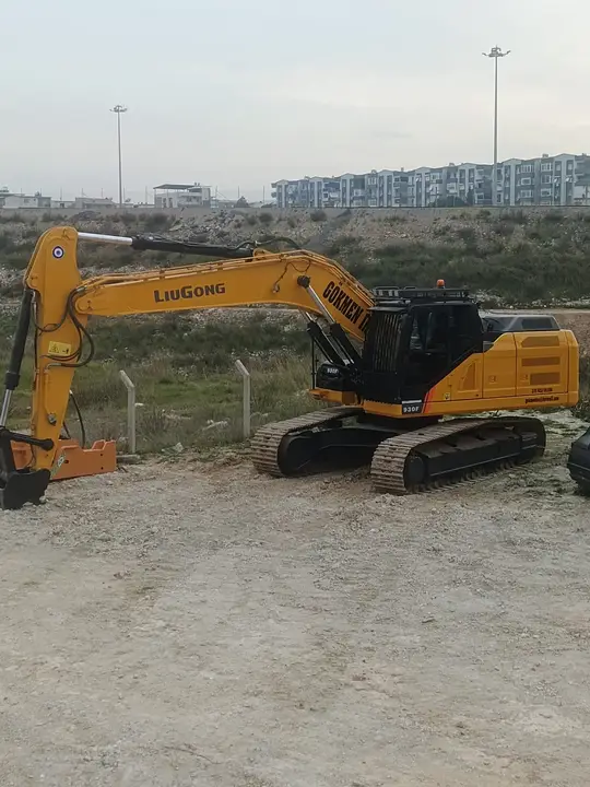 Bursa Palplanş: şantiyede vibro çakıcı ekipmanı